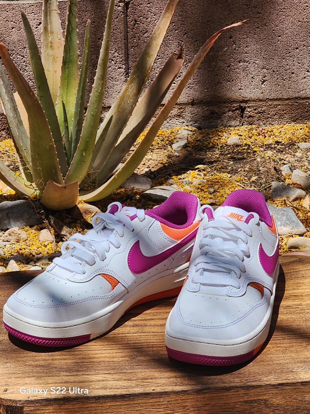Nike Women’s Gamma Force White Hot Fuchsha Wild Mango Sneaker Size 7,5